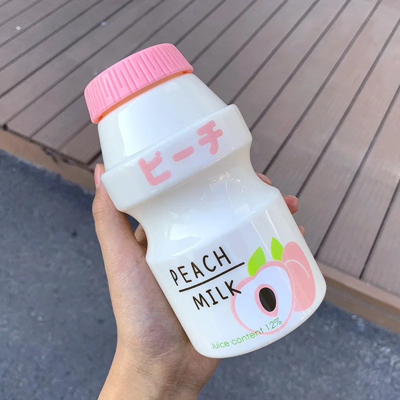 H6379f8cd65ac48969cb5a6de4340aac7j.webp Botella Kawaii 480ml Forma Yakult para Niñas BPA Free - Werlivo