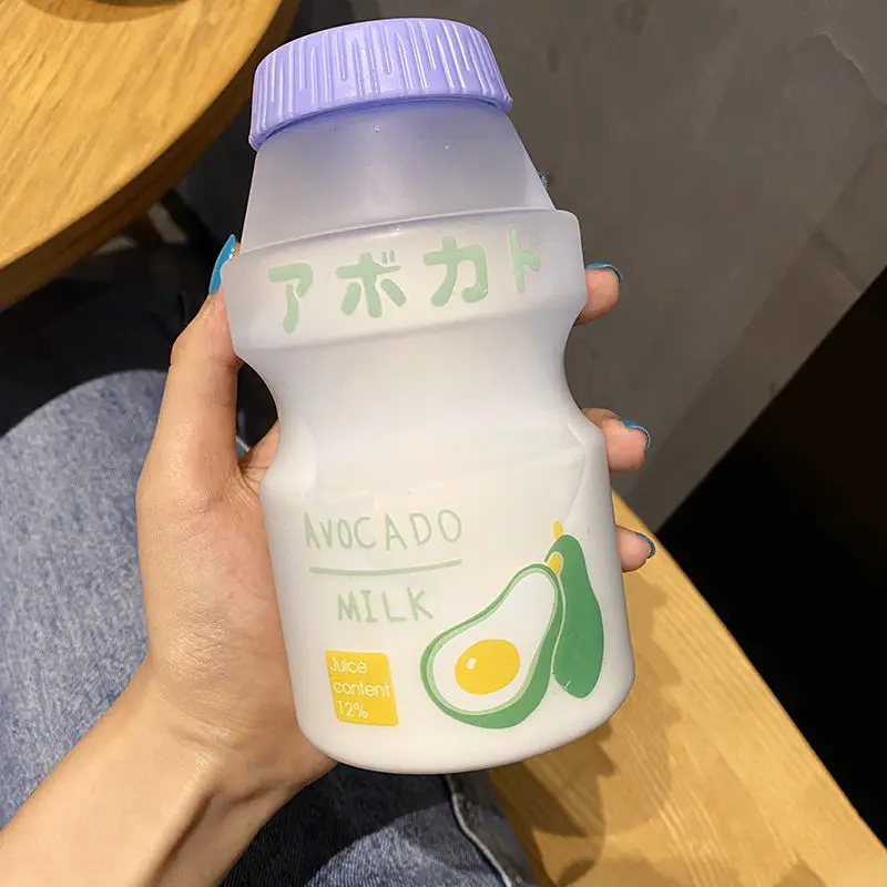 Hf04e7ddae11f4997a3532672bfa5ed374-1.webp Botella Kawaii 480ml Forma Yakult para Niñas BPA Free - Werlivo