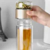 S225accbc721149a58cfc675c0c63852ai.webp Botella de Vidrio con Infusor de Té 420ml Doble Capa - Werlivo
