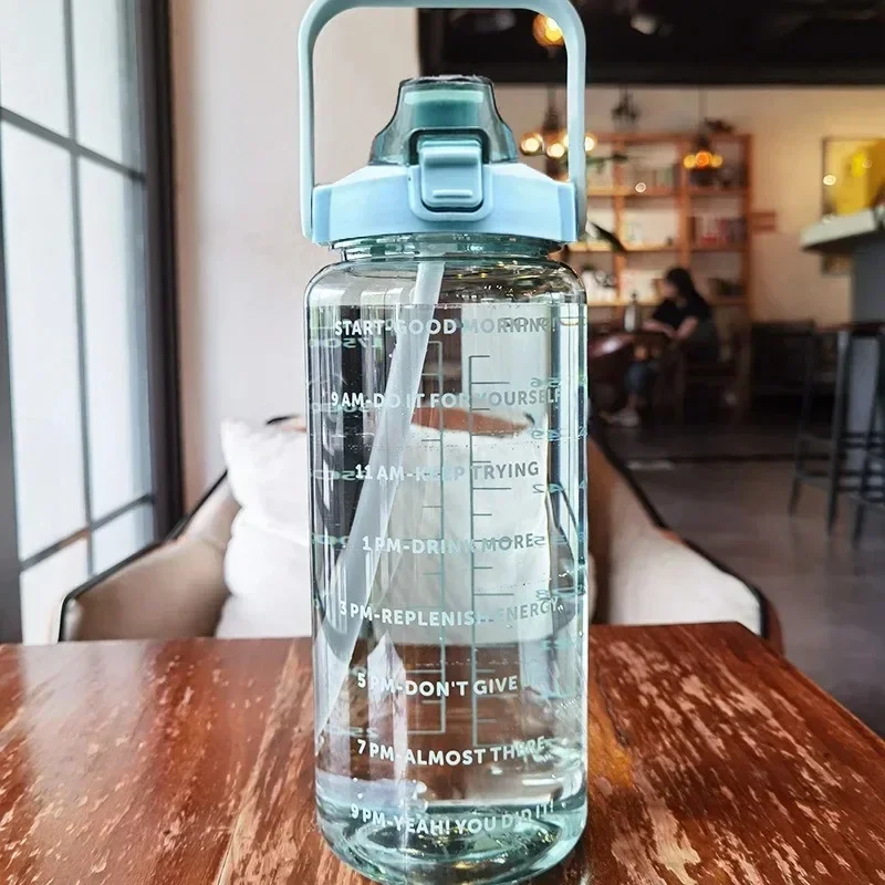 S3a6b33aa9f4247a1a49e496d0d97fa2dG.webp Botella de Agua 2L Portátil con Sorbete y Marcador de Tiempo - Werlivo