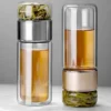 S93345178762748c38a2c4046bca8b47b9.webp Botella de Vidrio con Infusor de Té 420ml Doble Capa - Werlivo Republica Dominicana