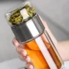 Sdf8a7fa4a1a7499b9f9ad8a162de38a5O.webp Botella de Vidrio con Infusor de Té 420ml Doble Capa - Werlivo